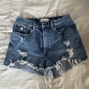 A&F high rise mom short